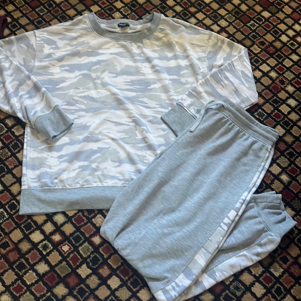 Splendid Ultra Soft Light Grey Camo Crewneck and Jogger Set